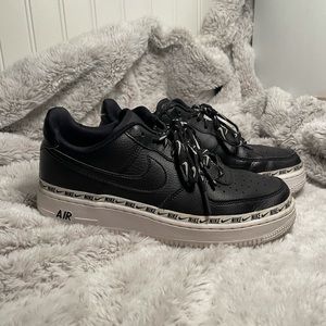 Black & white women’s nike Air Force 1’s, size 9 in great condition!